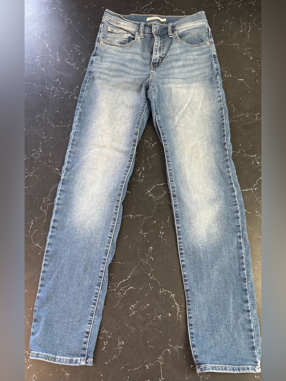 Levi’s High Rise Straight